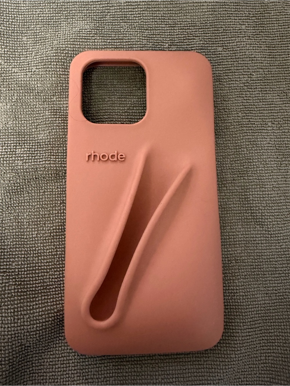 RHODE Dusty Rose Silicone Phone Case with Built-In Grip Iphone 14 pro max